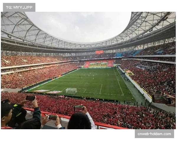 成都凤凰山主场上座率爆满，公益看台活动常态举行